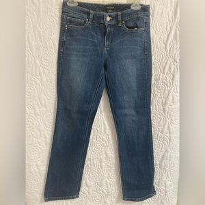 White House black market jeans size 6. Like new condition.